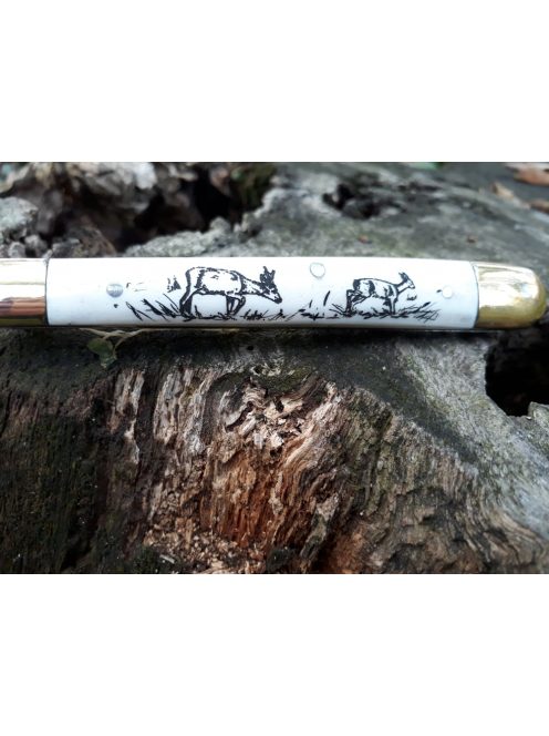 Magyar szalonnázó bicska gravírozott motívummal