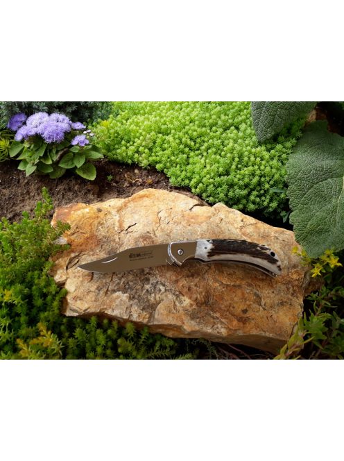 Dixon hunting knife with deer antler handle