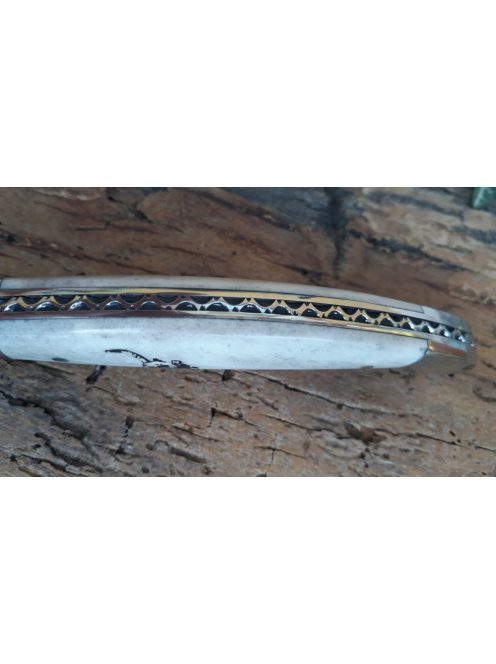 Fejesgörbe bicska gravírozott motívummal