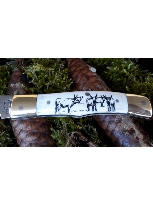 Nagymaskara csiszolt csont gravírozott motívummal