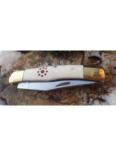 Nagy maskara fehér csont kokárda intarziával