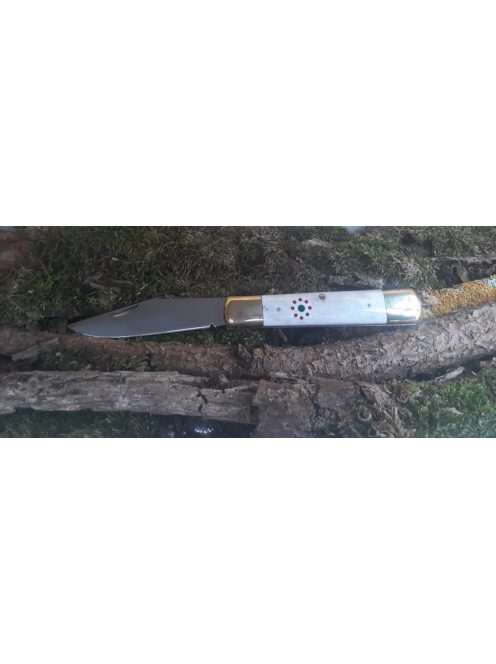 Arató-náder kokárda intarziával