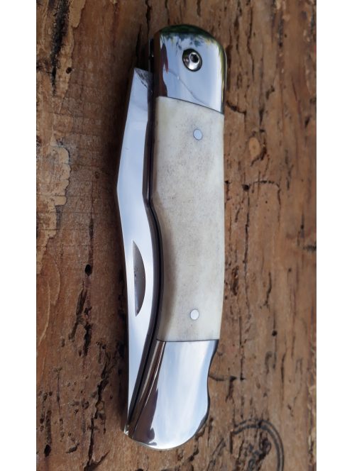 Hátsózáras óriás maskara zsebkés