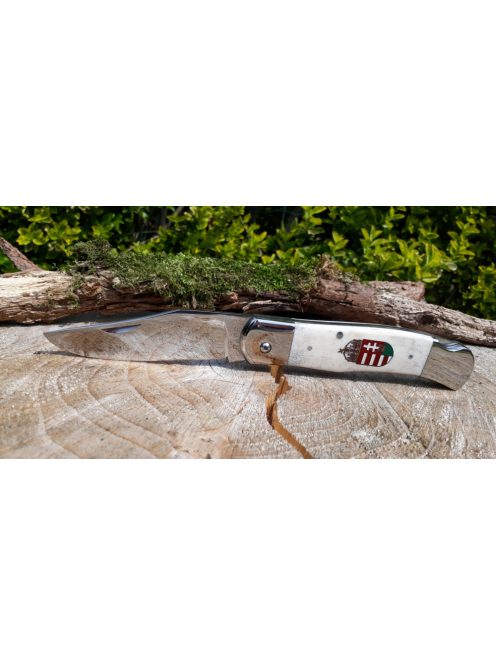 Hátsózáras óriás maskara zsebkés